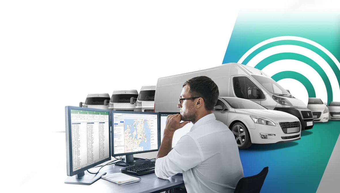 Fleet operator manager using web-based fleet management service 